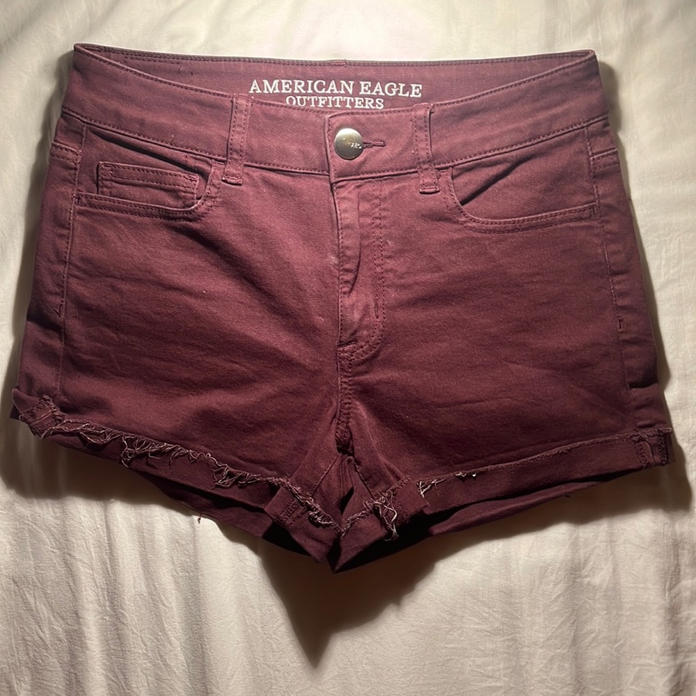 American Eagle maroon shorts